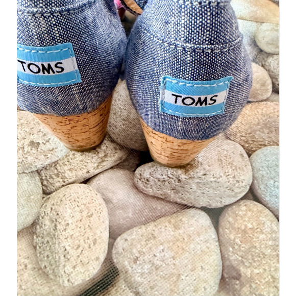 TOMS WEDGE SANDALS-9.5 - Picture 8 of 10
